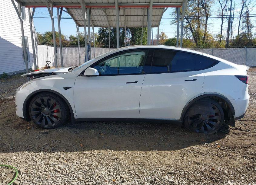 Photo 14 of 2024 Tesla Model Y PERFORMANCE DUAL MOTOR ALL-WHEEL DRIVE (VIN 7SAYGDEF7RF036501)