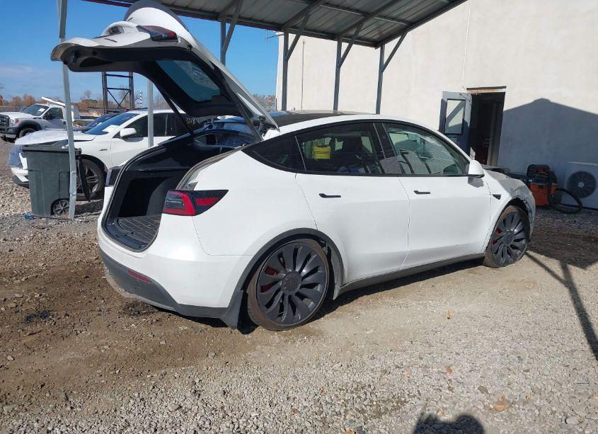 Photo 4 of 2024 Tesla Model Y PERFORMANCE DUAL MOTOR ALL-WHEEL DRIVE (VIN 7SAYGDEF7RF036501)