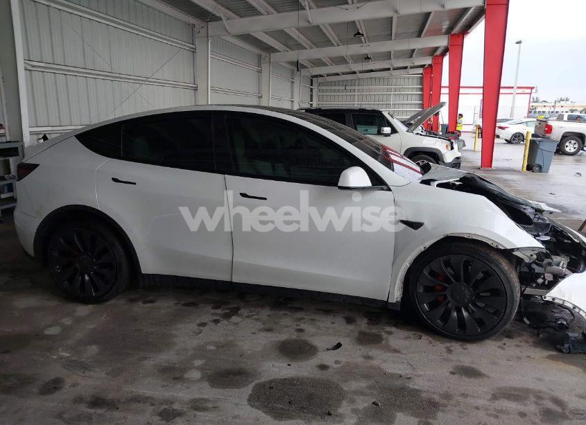Photo 14 of 2022 Tesla Model Y PERFORMANCE DUAL MOTOR ALL-WHEEL DRIVE (VIN 7SAYGDEF8NF377786)