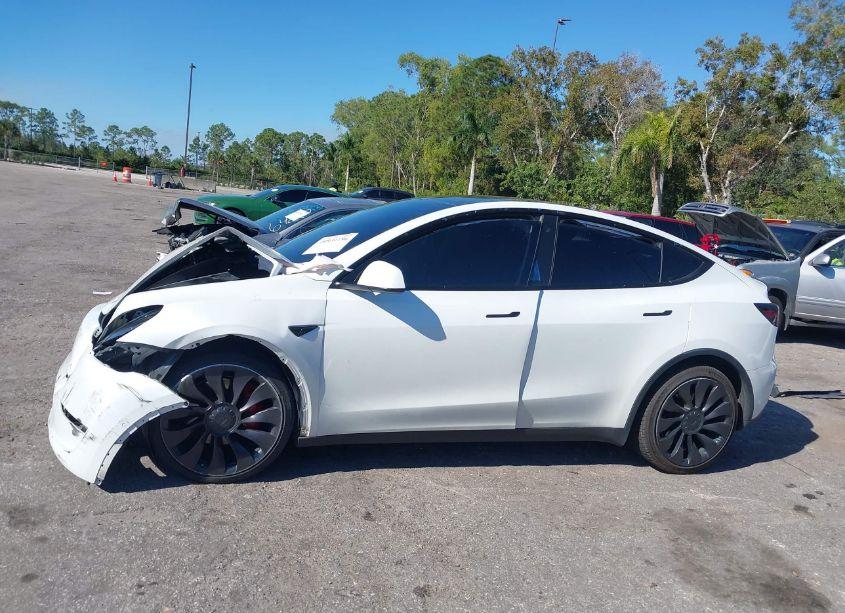 Photo 13 of 2022 Tesla Model Y PERFORMANCE DUAL MOTOR ALL-WHEEL DRIVE (VIN 7SAYGDEF8NF379702)