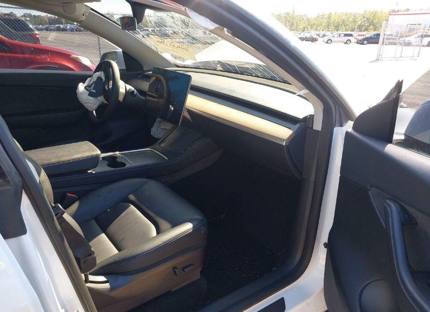 Photo 5 of 2022 Tesla Model Y PERFORMANCE DUAL MOTOR ALL-WHEEL DRIVE (VIN 7SAYGDEF8NF379702)