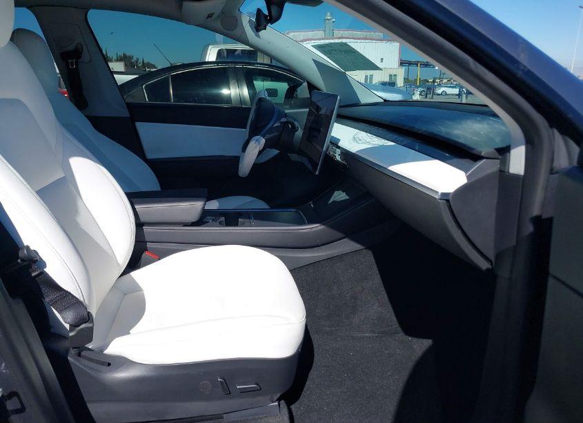 Photo 5 of 2022 Tesla Model Y PERFORMANCE DUAL MOTOR ALL-WHEEL DRIVE (VIN 7SAYGDEF8NF398556)