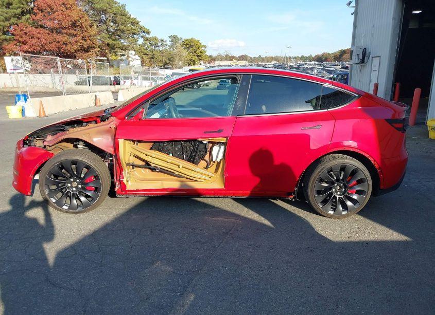 Photo 14 of 2022 Tesla Model Y PERFORMANCE DUAL MOTOR ALL-WHEEL DRIVE (VIN 7SAYGDEF8NF529968)