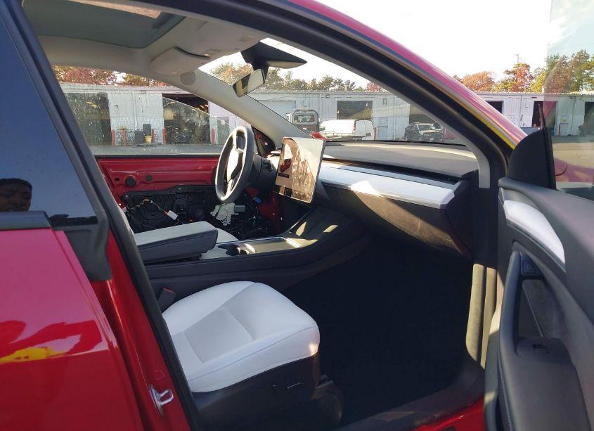 Photo 5 of 2022 Tesla Model Y PERFORMANCE DUAL MOTOR ALL-WHEEL DRIVE (VIN 7SAYGDEF8NF529968)