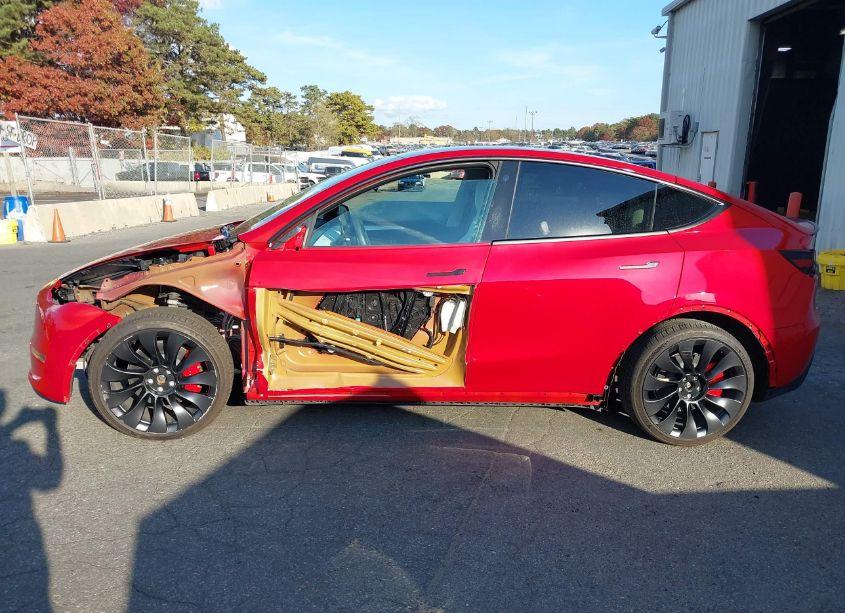Photo 6 of 2022 Tesla Model Y PERFORMANCE DUAL MOTOR ALL-WHEEL DRIVE (VIN 7SAYGDEF8NF529968)