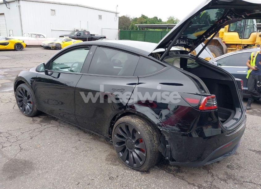 Photo 3 of 2023 Tesla Model Y (VIN 7SAYGDEF8PF967702)