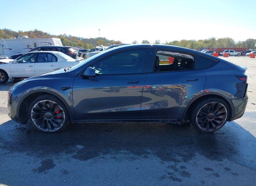 Photo 14 of 2022 Tesla Model Y PERFORMANCE DUAL MOTOR ALL-WHEEL DRIVE (VIN 7SAYGDEF9NF551722)