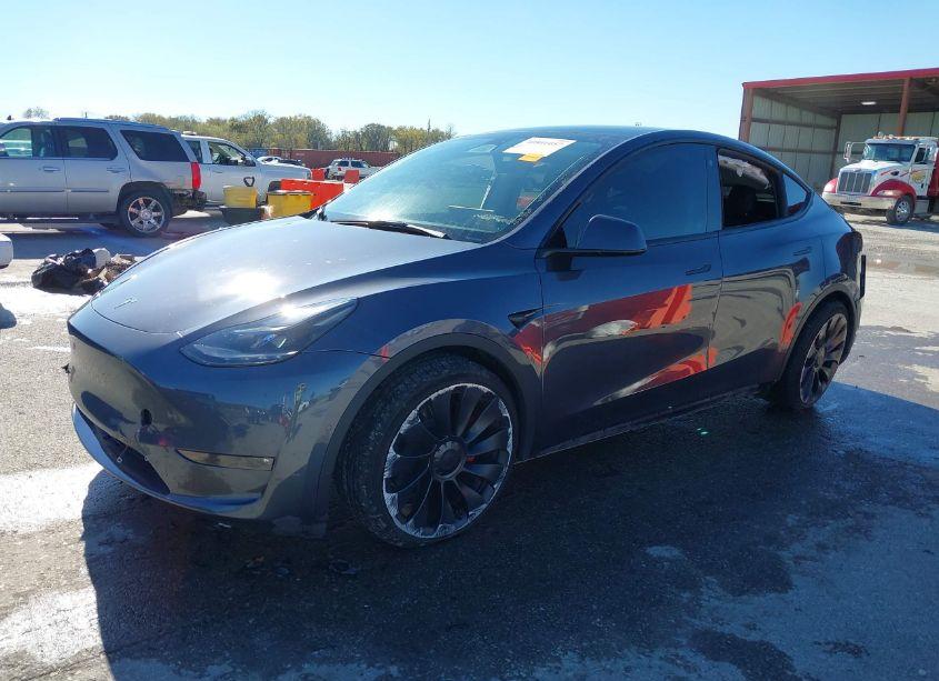 Photo 2 of 2022 Tesla Model Y PERFORMANCE DUAL MOTOR ALL-WHEEL DRIVE (VIN 7SAYGDEF9NF551722)