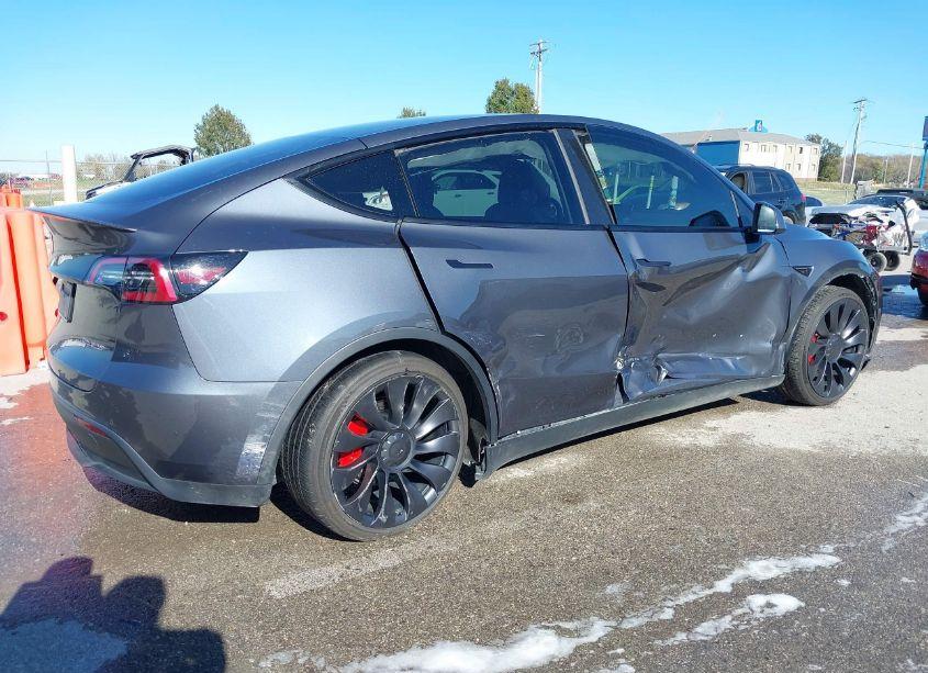 Photo 4 of 2022 Tesla Model Y PERFORMANCE DUAL MOTOR ALL-WHEEL DRIVE (VIN 7SAYGDEF9NF551722)