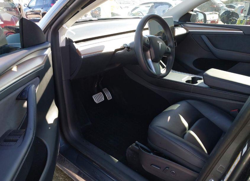 Photo 5 of 2022 Tesla Model Y PERFORMANCE DUAL MOTOR ALL-WHEEL DRIVE (VIN 7SAYGDEF9NF551722)