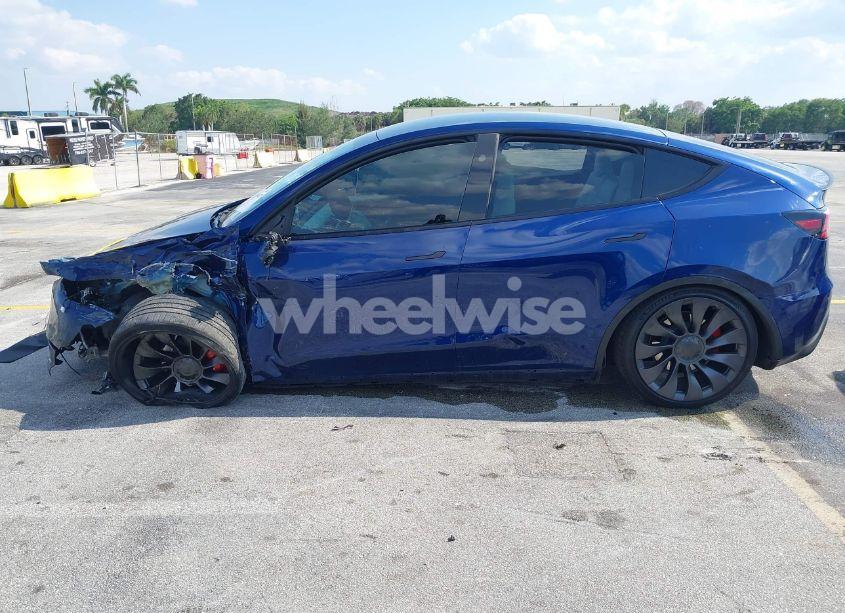 Photo 6 of 2024 Tesla Model Y PERFORMANCE DUAL MOTOR ALL-WHEEL DRIVE (VIN 7SAYGDEF9RA267204)