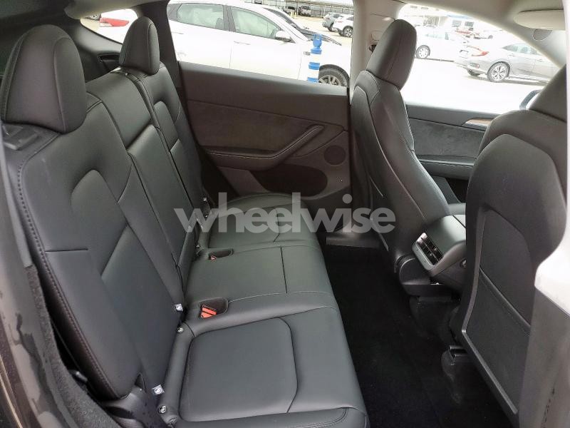 Photo 6 of 2024 TESLA MODEL Y (VIN 7SAYGDEF9RA312951)