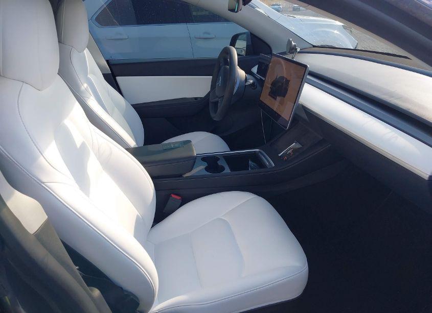 Photo 5 of 2022 Tesla Model Y PERFORMANCE DUAL MOTOR ALL-WHEEL DRIVE (VIN 7SAYGDEFXNF360391)