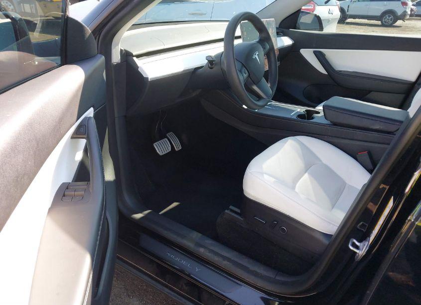 Photo 5 of 2022 Tesla Model Y PERFORMANCE DUAL MOTOR ALL-WHEEL DRIVE (VIN 7SAYGDEFXNF468140)