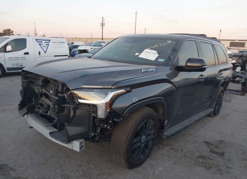 Photo 2 of 2024 Toyota Sequoia LIMITED (VIN 7SVAAABA0RX040473)