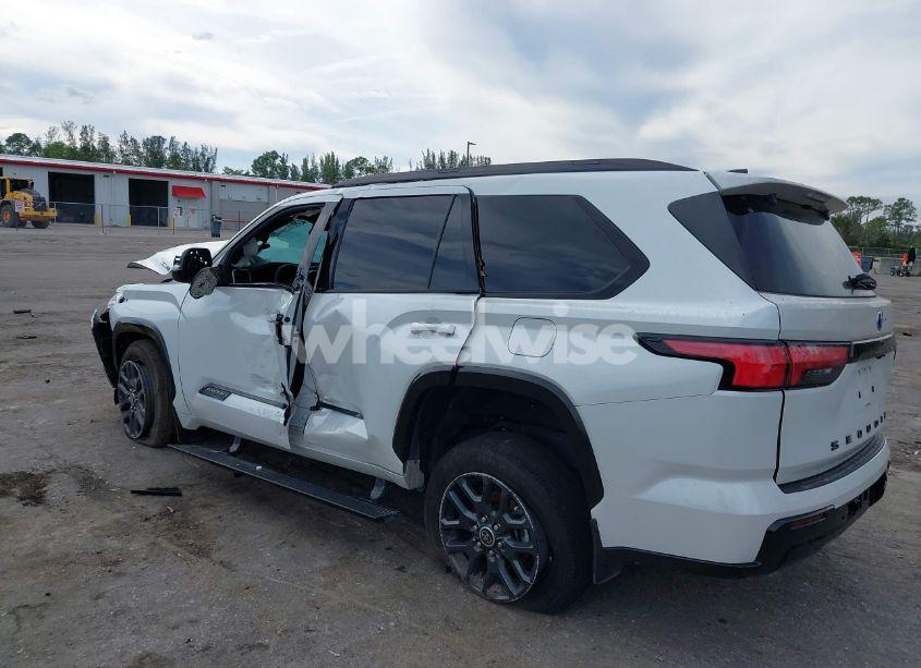 Photo 3 of 2023 Toyota Sequoia PLATINUM (VIN 7SVAAABA4PX001883)