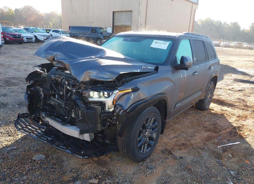 Photo 2 of 2023 Toyota Sequoia PLATINUM (VIN 7SVAAABA4PX014326)