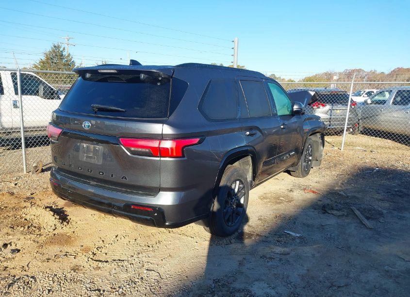 Photo 4 of 2023 Toyota Sequoia PLATINUM (VIN 7SVAAABA4PX014326)