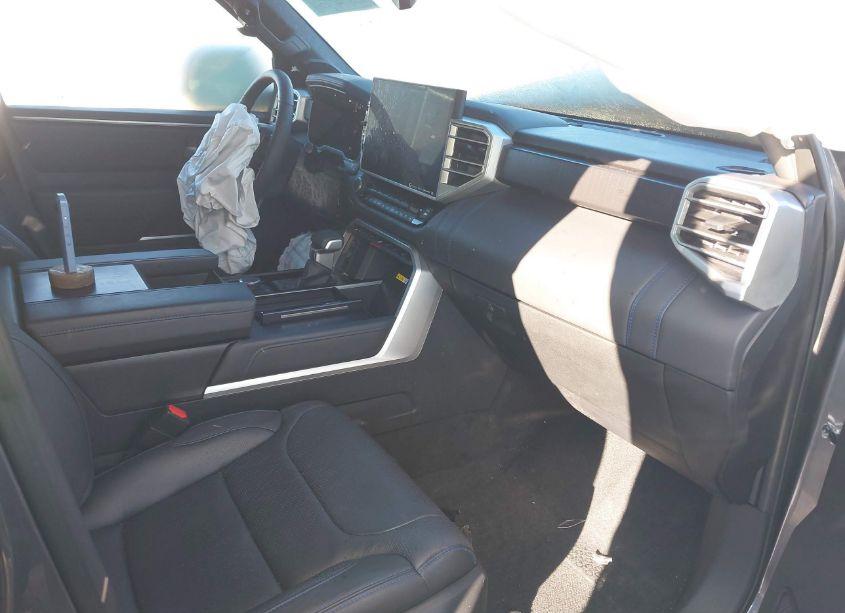 Photo 5 of 2023 Toyota Sequoia PLATINUM (VIN 7SVAAABA4PX014326)