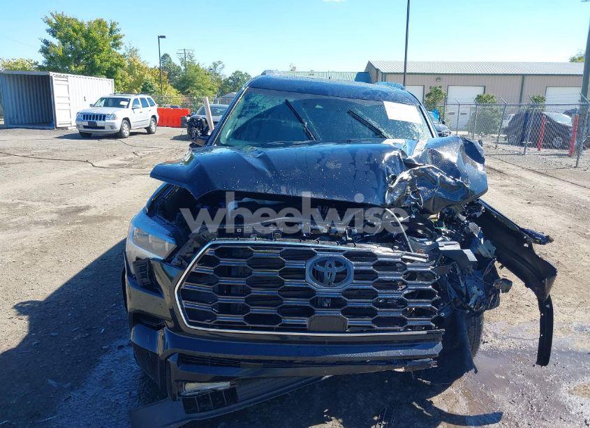 Photo 13 of 2024 Toyota Sequoia PLATINUM (VIN 7SVAAABA5RX039397)