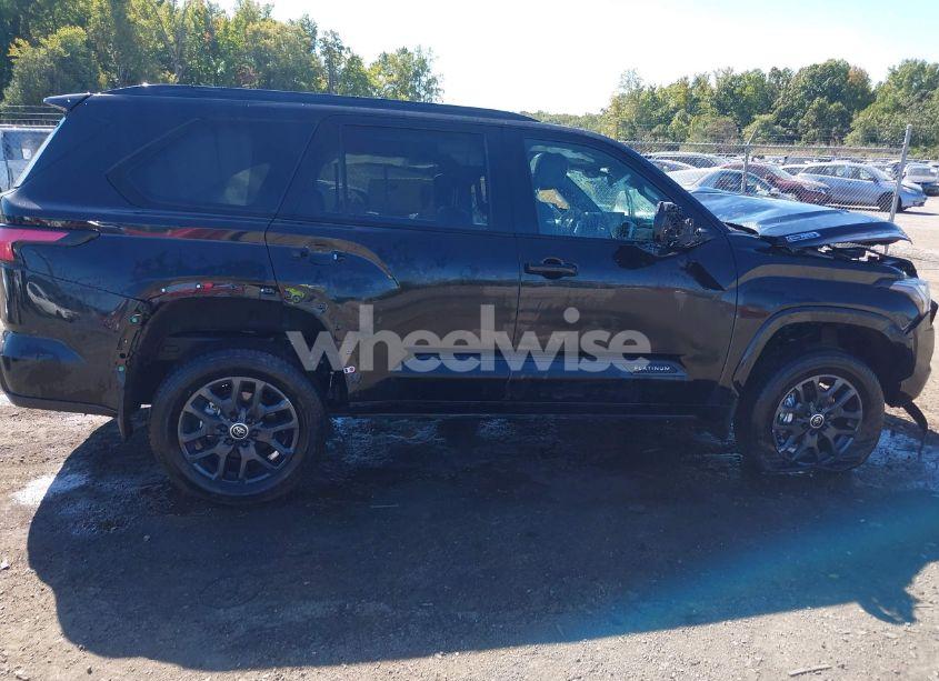 Photo 14 of 2024 Toyota Sequoia PLATINUM (VIN 7SVAAABA5RX039397)