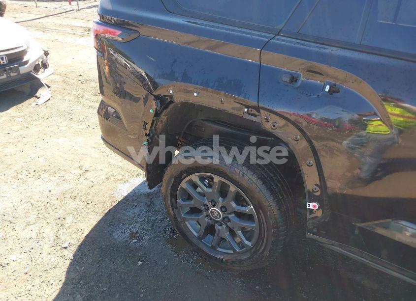 Photo 19 of 2024 Toyota Sequoia PLATINUM (VIN 7SVAAABA5RX039397)