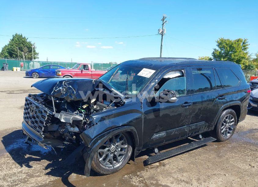 Photo 2 of 2024 Toyota Sequoia PLATINUM (VIN 7SVAAABA5RX039397)