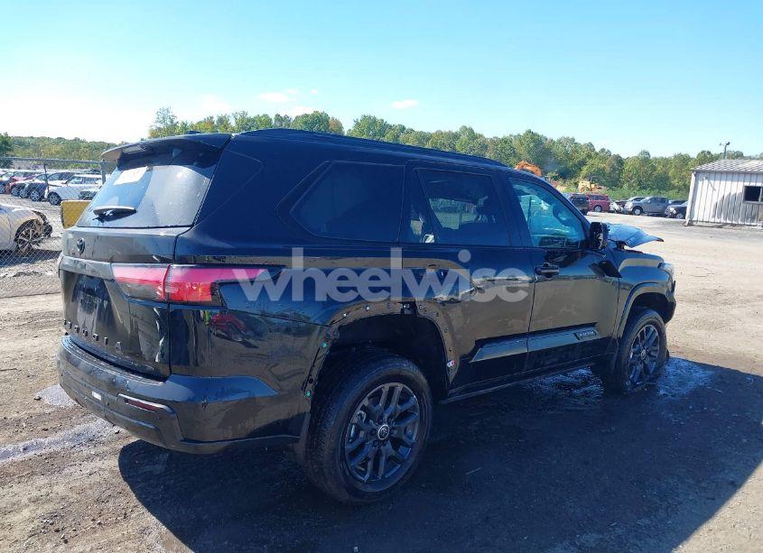 Photo 4 of 2024 Toyota Sequoia PLATINUM (VIN 7SVAAABA5RX039397)