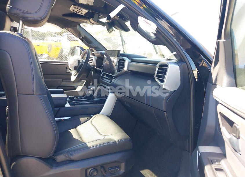 Photo 5 of 2024 Toyota Sequoia PLATINUM (VIN 7SVAAABA5RX039397)