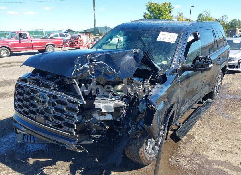 Photo 6 of 2024 Toyota Sequoia PLATINUM (VIN 7SVAAABA5RX039397)