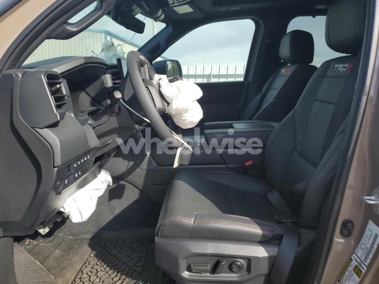 Photo 7 of 2025 TOYOTA SEQUOIA SR5 (VIN 7SVAAABA6SX060670)