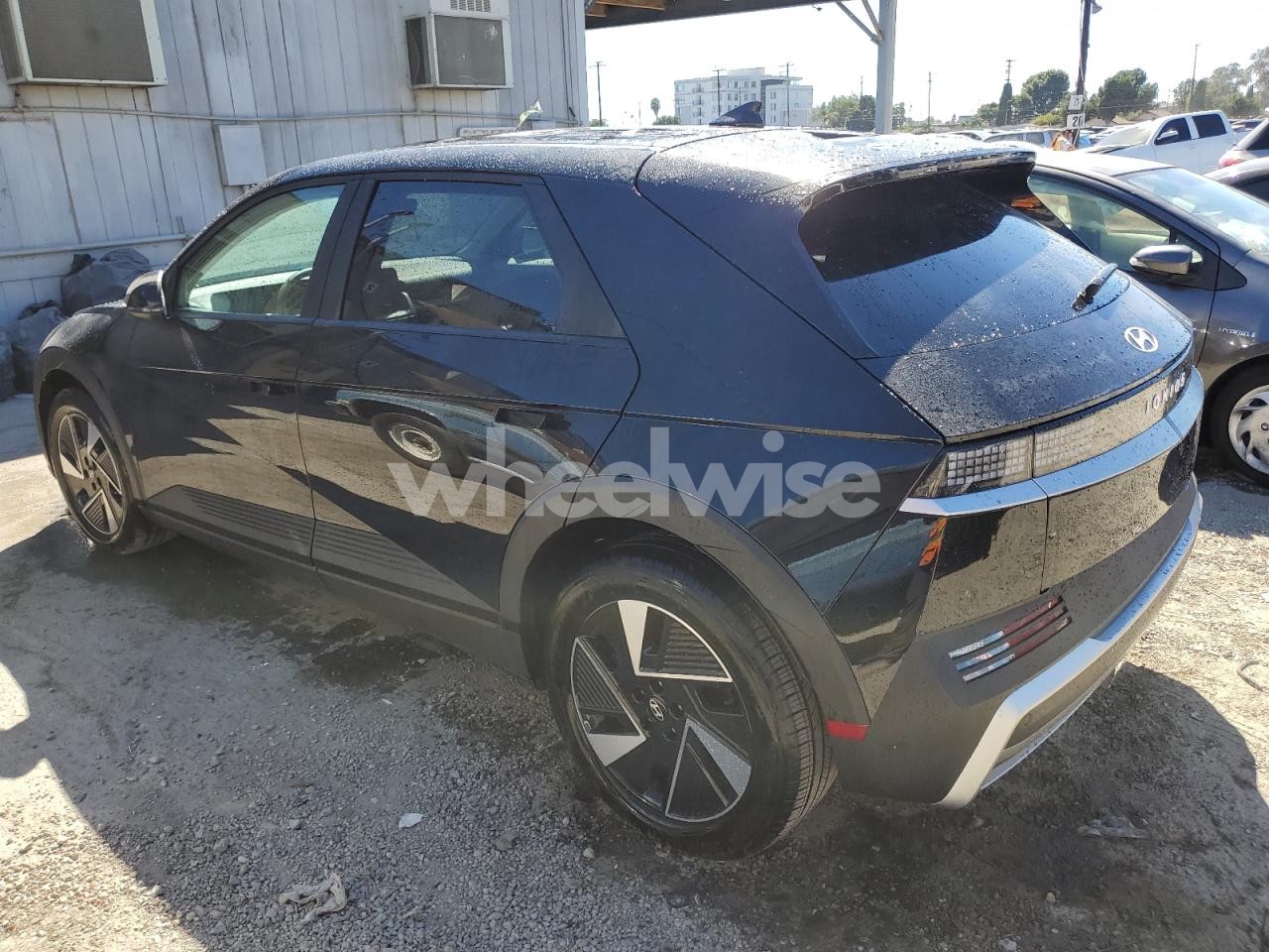Photo 2 of 2025 HYUNDAI IONIQ 5 SE (VIN 7YAKM4DBXSY002366)