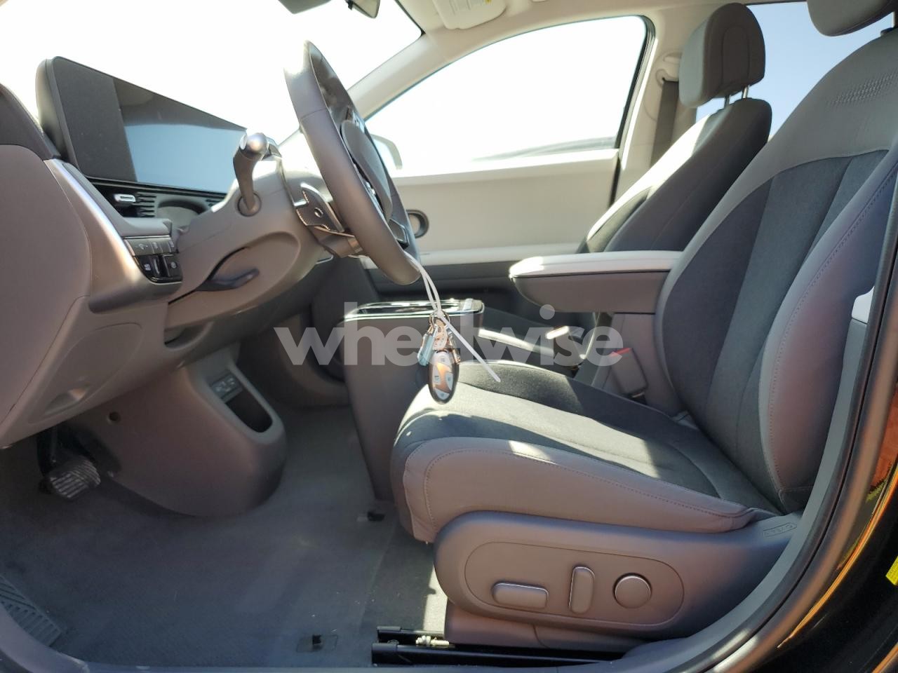 Photo 7 of 2025 HYUNDAI IONIQ 5 SE (VIN 7YAKM4DBXSY002366)