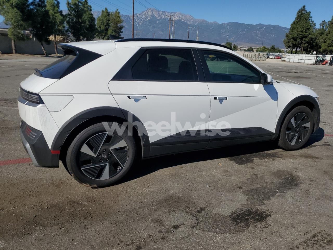 Photo 3 of 2025 HYUNDAI IONIQ 5 SEL (VIN 7YAKN4DA3SY024553)