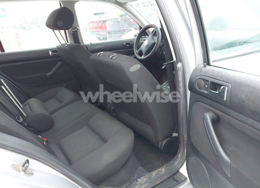 Photo 8 of 2005 Volkswagen Golf GL 2.0L (VIN 9BWFL61J054001568)