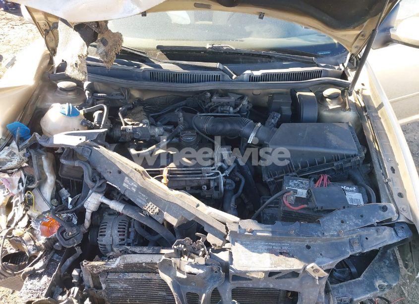 Photo 10 of 2005 Volkswagen Golf GL TDI (VIN 9BWFR61J354015902)