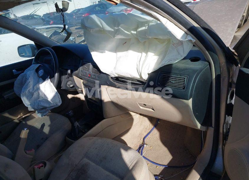 Photo 5 of 2005 Volkswagen Golf GL TDI (VIN 9BWFR61J354015902)