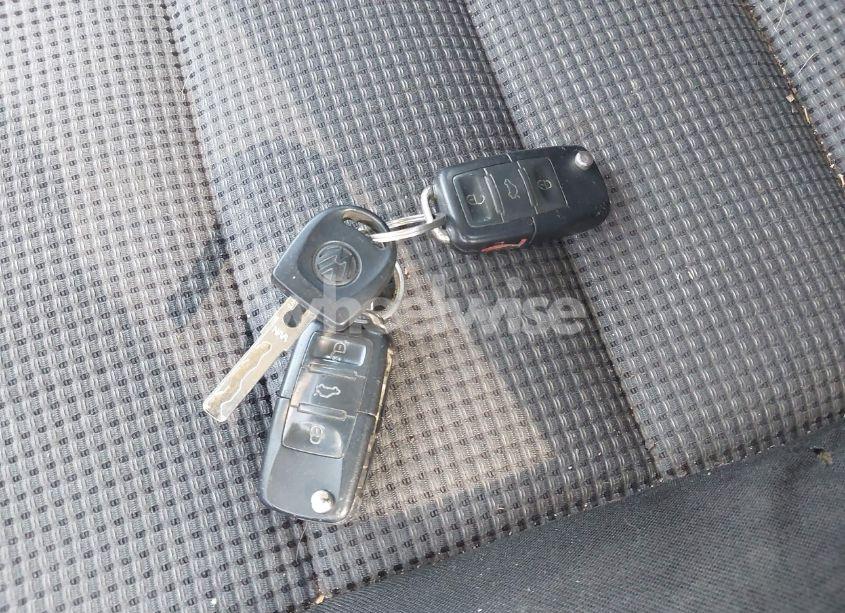 Photo 11 of 2005 Volkswagen Golf GLS 2.0L (VIN 9BWGL61J654000820)