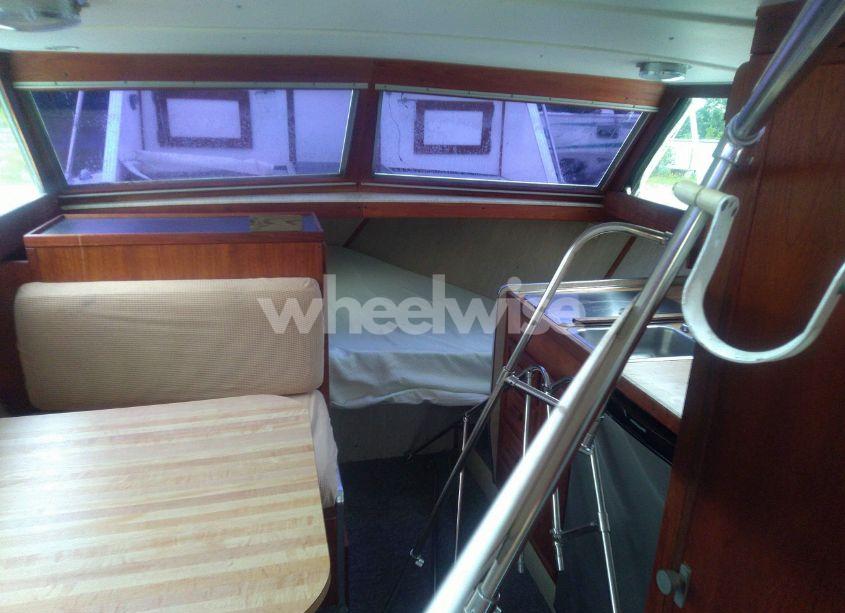 Photo 12 of 1983 Cruisers Yachts MARINETTE (VIN ALC814110183)