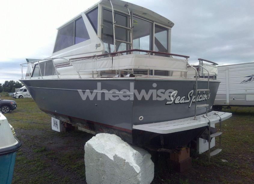 Photo 3 of 1983 Cruisers Yachts MARINETTE (VIN ALC814110183)