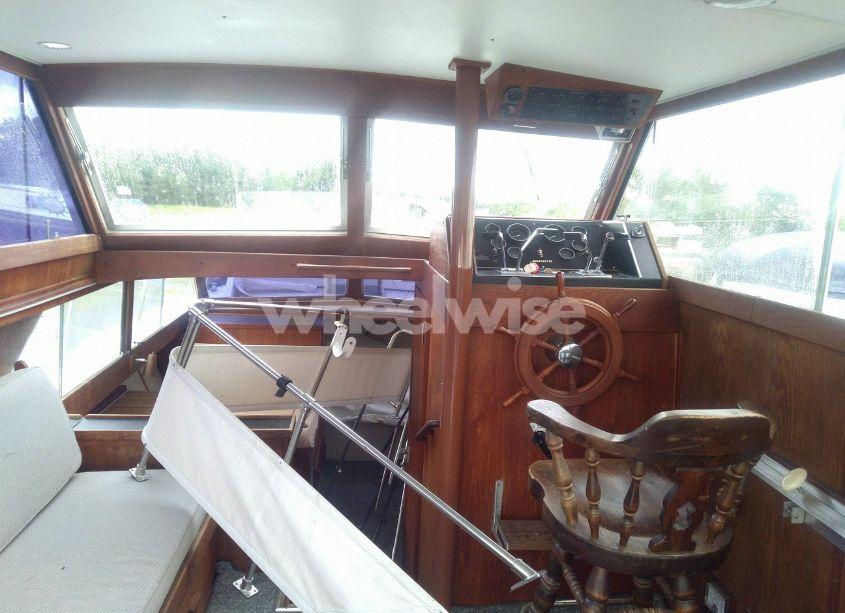 Photo 5 of 1983 Cruisers Yachts MARINETTE (VIN ALC814110183)