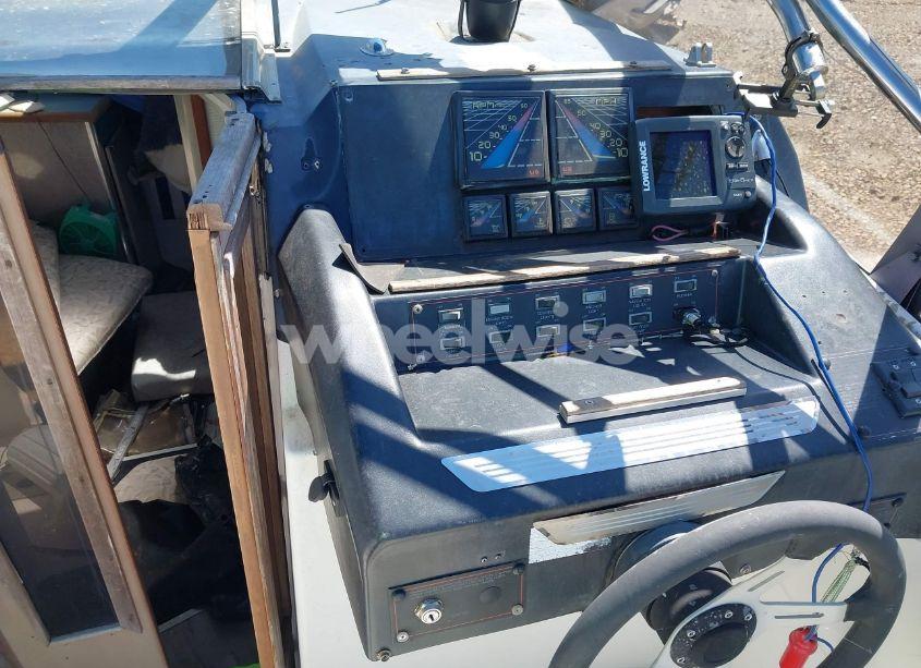 Photo 7 of 1988 Bayliner 2650 (VIN BL2A318TH788)