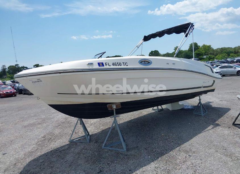 Photo 2 of 2022 Brunswick Family BOAT CO BAYLINER BOAT (VIN BLBX1687H122)