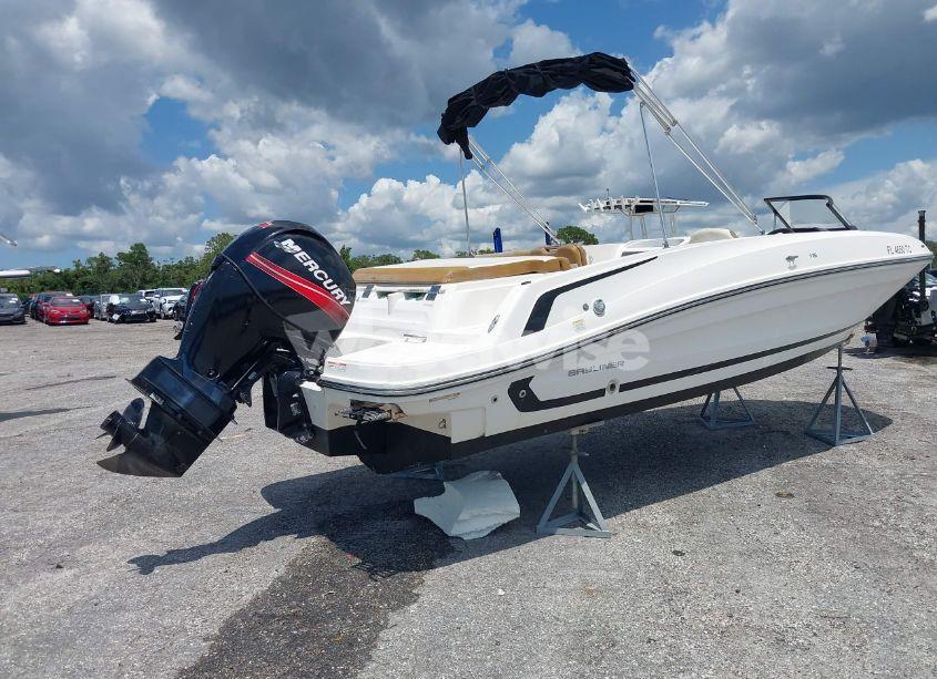 Photo 4 of 2022 Brunswick Family BOAT CO BAYLINER BOAT (VIN BLBX1687H122)