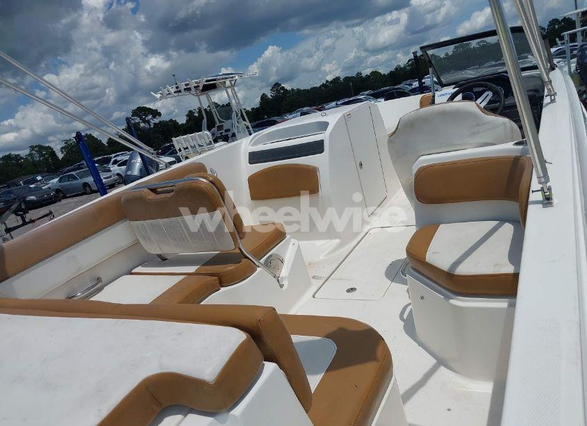 Photo 8 of 2022 Brunswick Family BOAT CO BAYLINER BOAT (VIN BLBX1687H122)