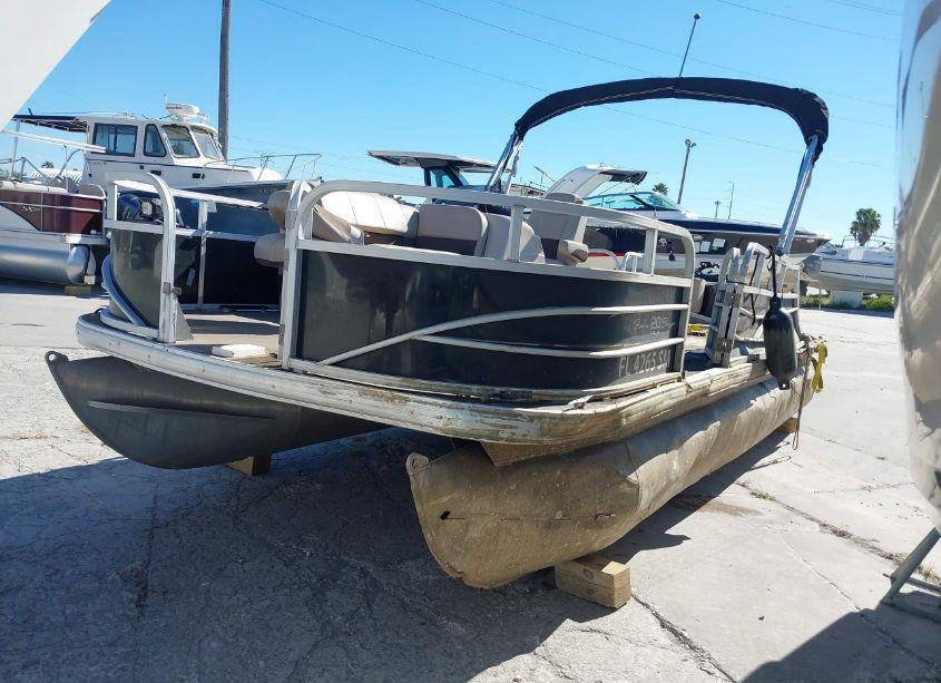 Photo 6 of 2019 Suntracker Other N/A (VIN BUJ02066L819)