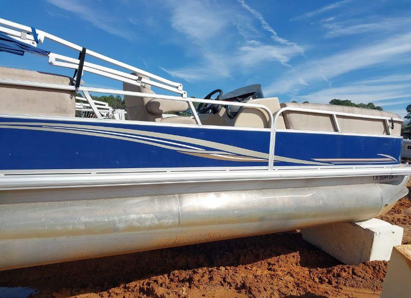 Photo 18 of 2014 Suntracker Other N/A (VIN BUJ02595G314)