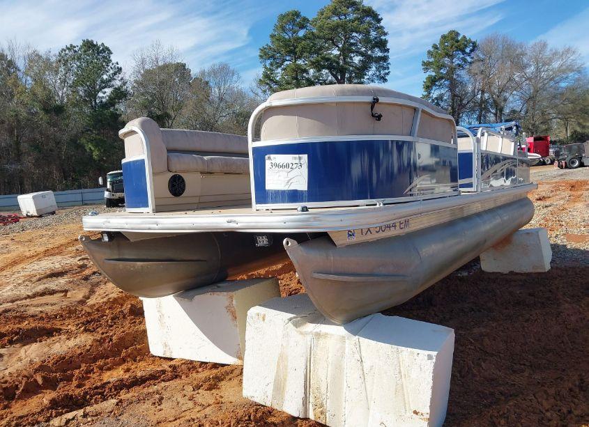 Photo 2 of 2014 Suntracker Other N/A (VIN BUJ02595G314)