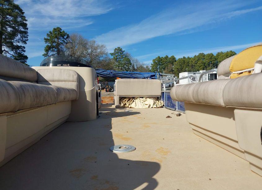 Photo 5 of 2014 Suntracker Other N/A (VIN BUJ02595G314)