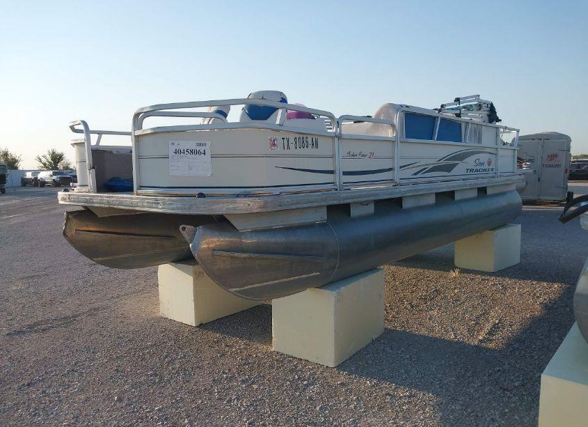 Photo 2 of 2008 Tracker Suntracher FISHIN BA (VIN BUJ03601F708)